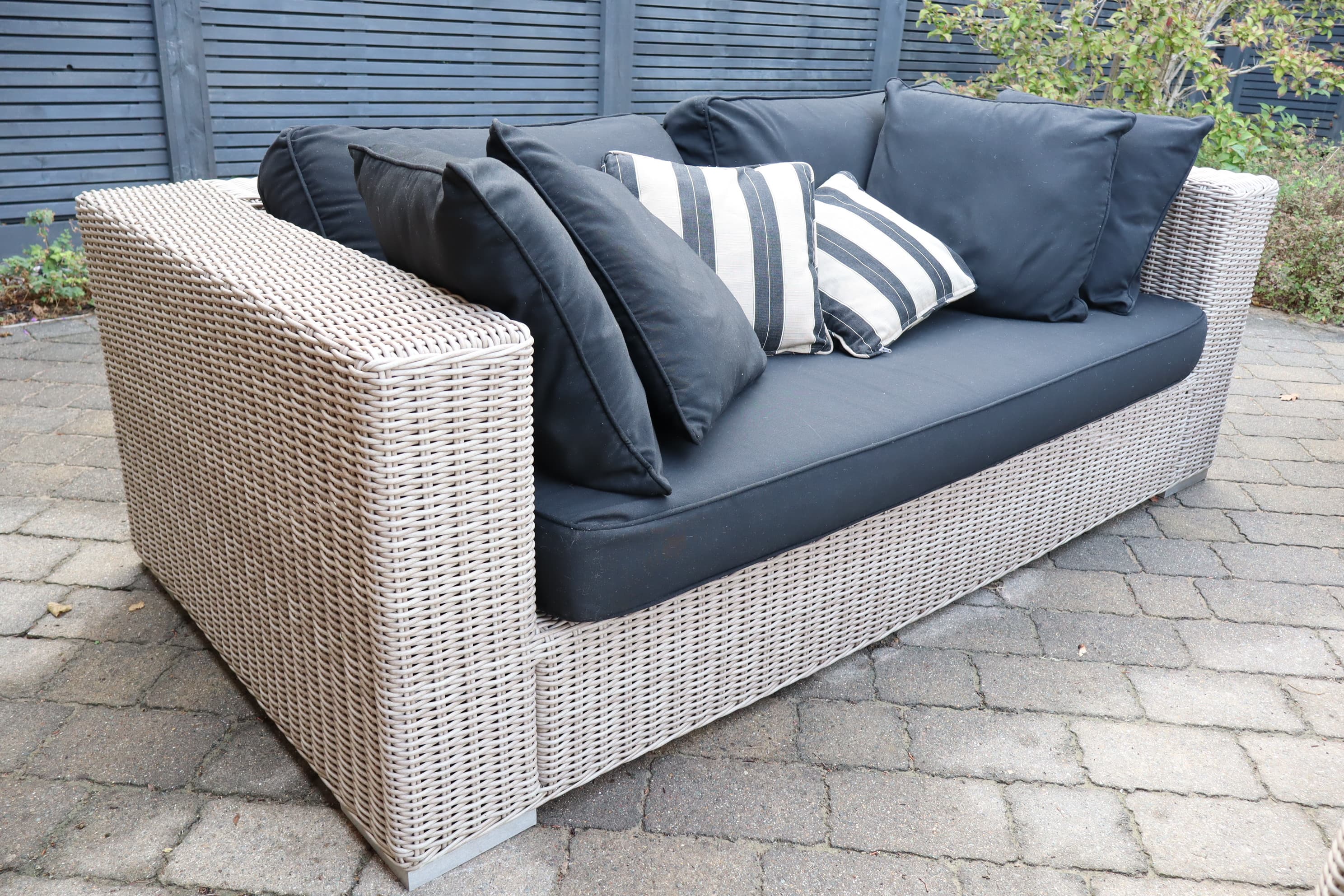 Teak & Mahogany 6-seater luxury rattan lounge set